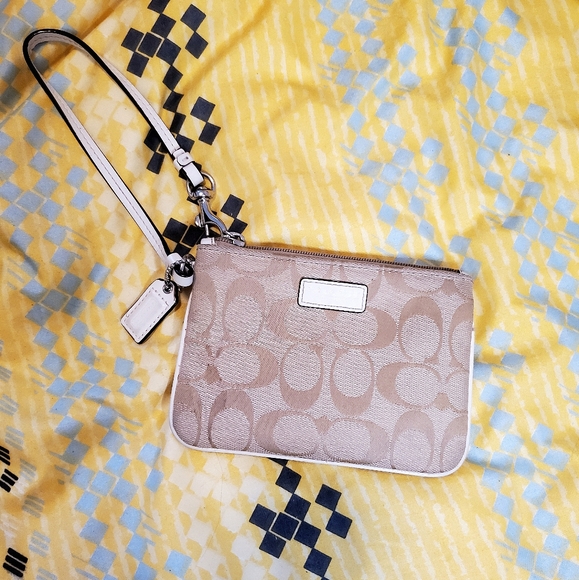 Authentic Coach wristlet - Picture 3 of 7